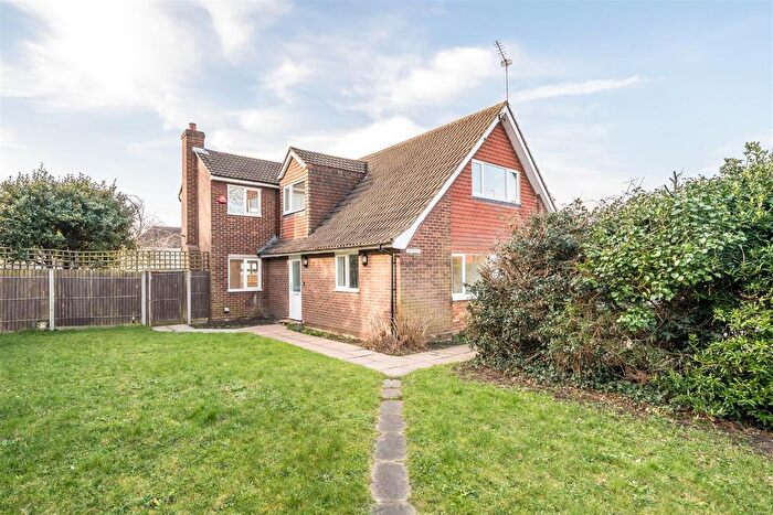 4 Bedroom Detached House To Rent In New Road, Mitcham, CR4