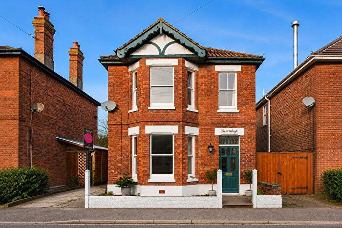 3 Bedroom Detached House For Sale In Fairfield, Christchurch, BH23