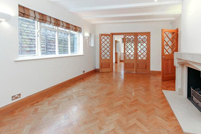 5 Bedroom Detached House To Rent In Canons Drive, Edgware, HA8