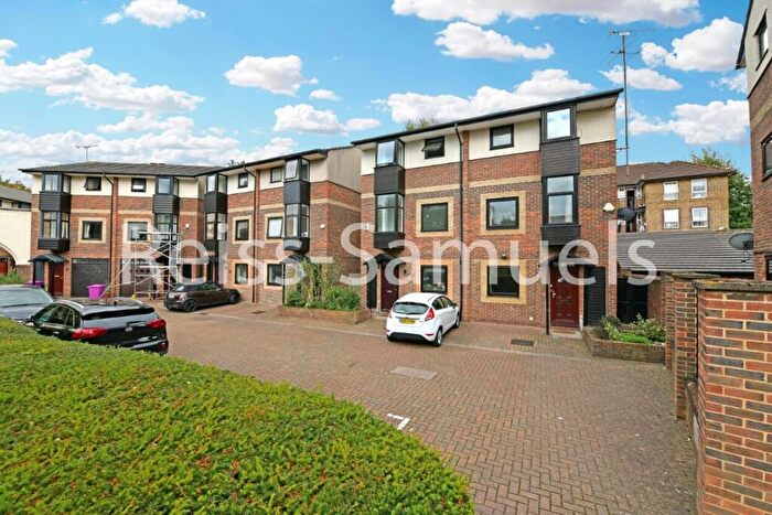 5 Bedroom Town House To Rent In Barnfield Place, Isle Of Dogs, Canary Wharf, London, E14