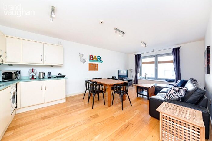 2 Bedroom Flat To Rent In Queens Road, Brighton, BN1