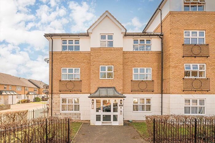 1 Bedroom Flat To Rent In Hillary Drive, Isleworth, TW7