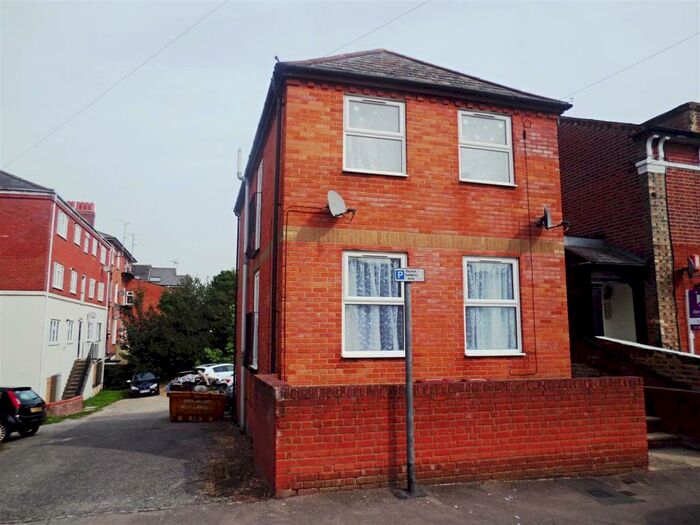 2 Bedroom Flat To Rent In Baker Street, Reading, Berkshire, RG1