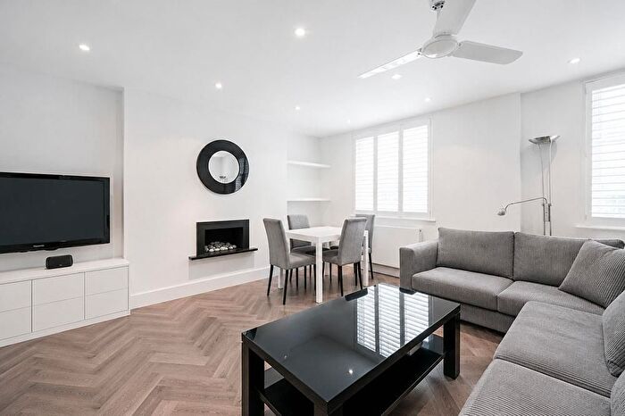 2 Bedroom Flat To Rent In The Quadrangle, Paddington, London, W2