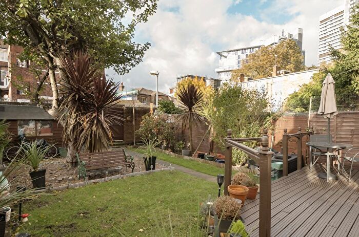 3 Bedroom Flat For Sale In Kipling Estate, London Bridge, London, SE1