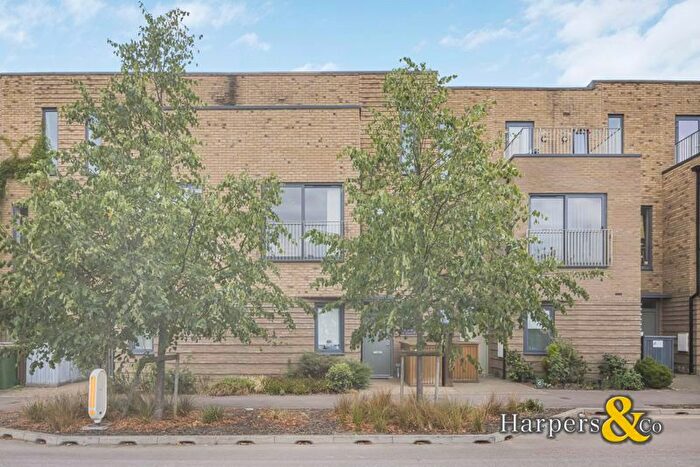 3 Bedroom Town House For Sale In Sandy Road, Erith, DA8