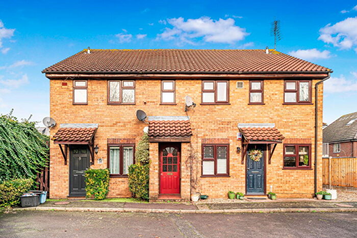 1 Bedroom Flat To Rent In Osprey Close, Wanstead, London, E11