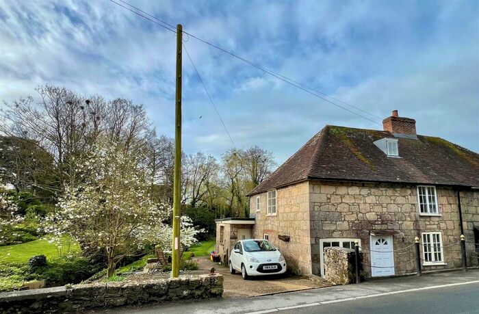 3 Bedroom Semi-Detached House For Sale In Shalfleet, Isle Of Wight, PO30