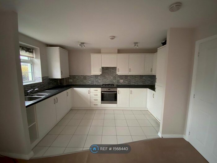 2 Bedroom Flat To Rent In Shearwater House, Harwich, CO12