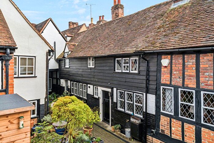 3 Bedroom Flat For Sale In Bell Street, Henley-On-Thames, Oxfordshire, RG9