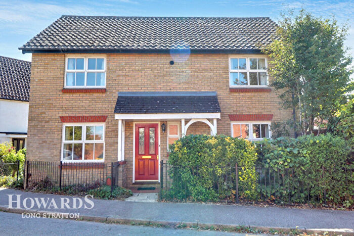 4 Bedroom Detached House For Sale In Hill Farm Road, Long Stratton, NR15