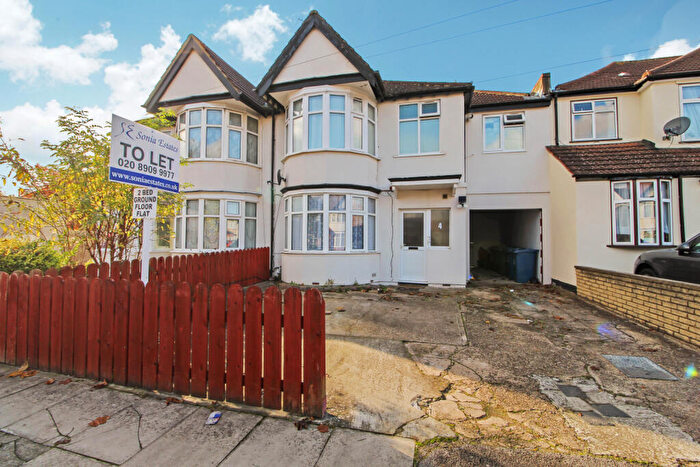 Studio To Rent In Alicia Gardens, Kenton, Harrow, HA3