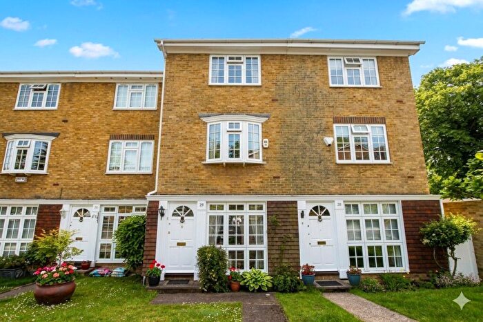 3 Bedroom Terraced House For Sale In Kenilworth Gardens, Shooters Hill, SE18