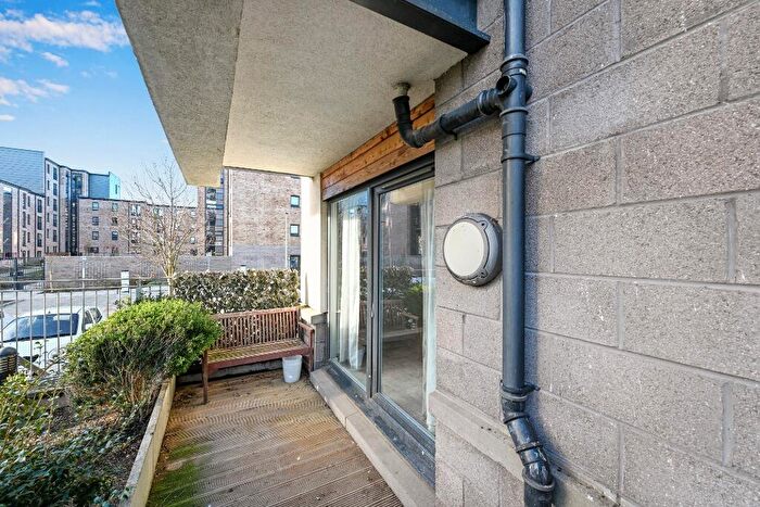 3 Bedroom Duplex To Rent In Colonsay View, Granton, Edinburgh, EH5