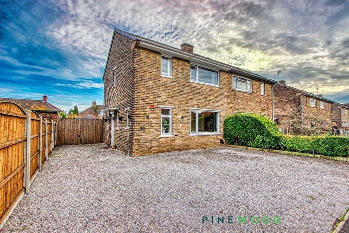 2 Bedroom Semi Detached House For Sale In Ford Street, New Tupton, Chesterfield, Derbyshire, S42