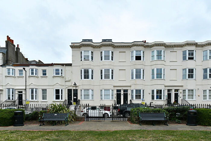 2 Bedroom Flat For Sale In Clarence Square, Brighton, BN1