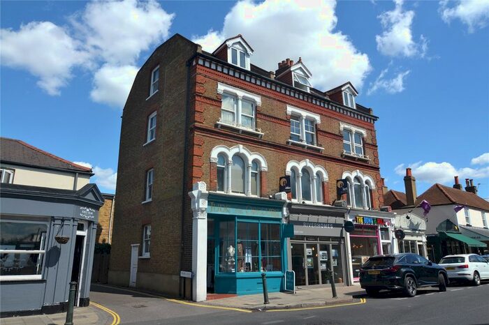 3 Bedroom Flat To Rent In High Street, Teddington, TW11