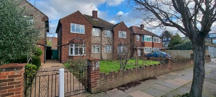 4 Bedroom Semi-Detached House To Rent In Queensland Avenue, London, SW19