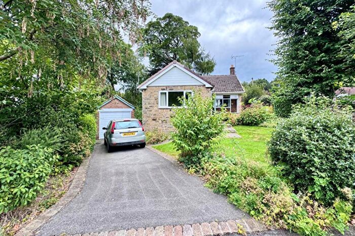 2 Bedroom Detached Bungalow For Sale In Kingsmoor Road, Glossop, SK13