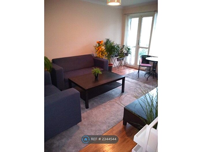 2 Bedroom Flat To Rent In Mcconnell House, London, SW8