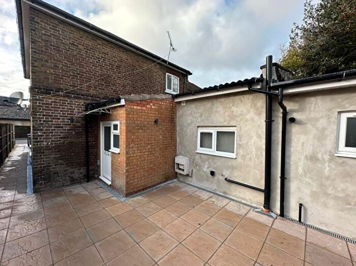 3 Bedroom Cottage To Rent In Uxbridge, London, UB8