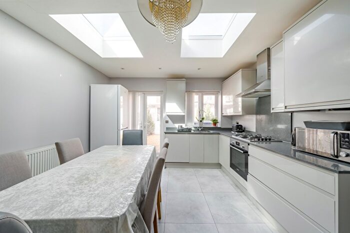 4 Bedroom Property To Rent In Thackeray Road, London, N17