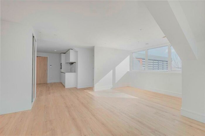 Studio To Rent In Edgeware Road, London, NW2