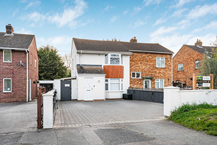 2 Bedroom Semi Detached House For Sale In Banbury Road, Kidlington, OX5