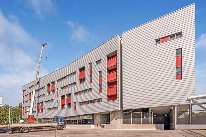 3 Bedroom Flat For Sale In Drayton Park, London, N5