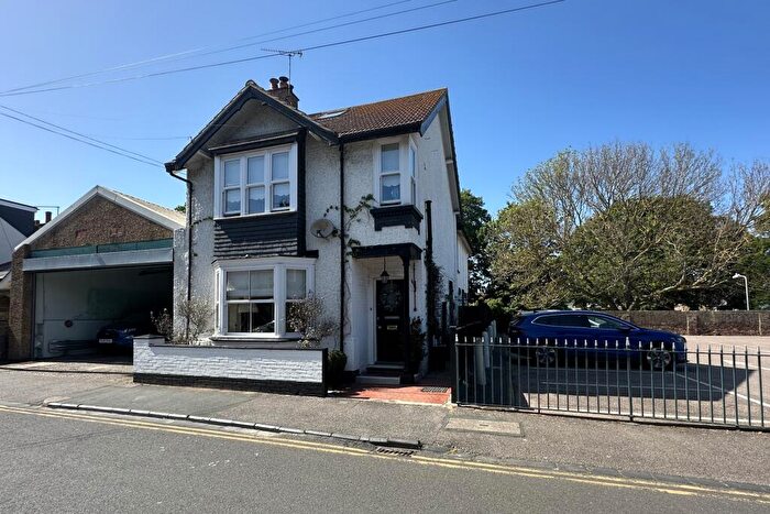4 Bedroom Link Detached House For Sale In Stanhope Road, Deal, CT14