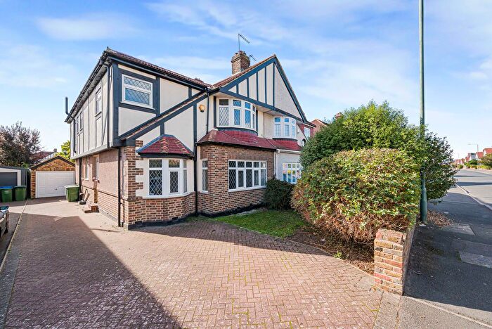 5 Bedroom Semi-Detached House For Sale In Faraday Avenue, Sidcup, DA14