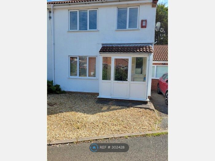 4 Bedroom Semi-Detached House To Rent In Ebbw Vale Rd Irthlingborough, Wellingborough, NN9