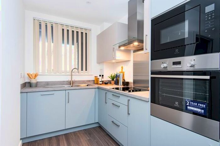 2 Bedroom Flat To Rent In Devlin House, Acton Gardens, W3
