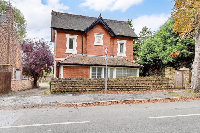 2 Bedroom Detached House For Sale In Mapperley Hall Drive, Nottingham, NG3