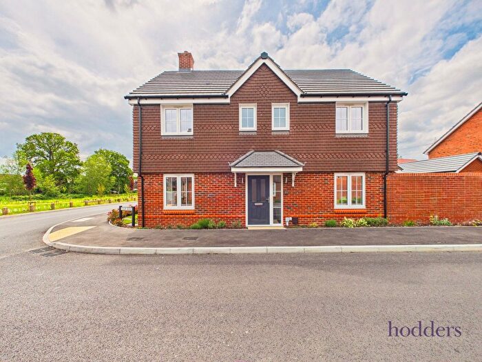 4 Bedroom Detached House To Rent In Tulip Road, Chertsey, Surrey, KT16
