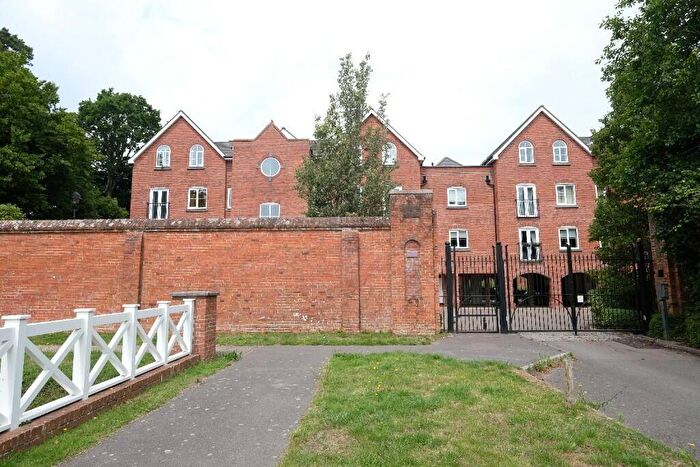 2 Bedroom Apartment To Rent In Portside Close, Southampton, SO40