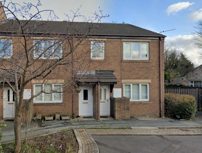 1 Bedroom Flat To Rent In Roger Court, Bradford, West Yorkshire, BD2
