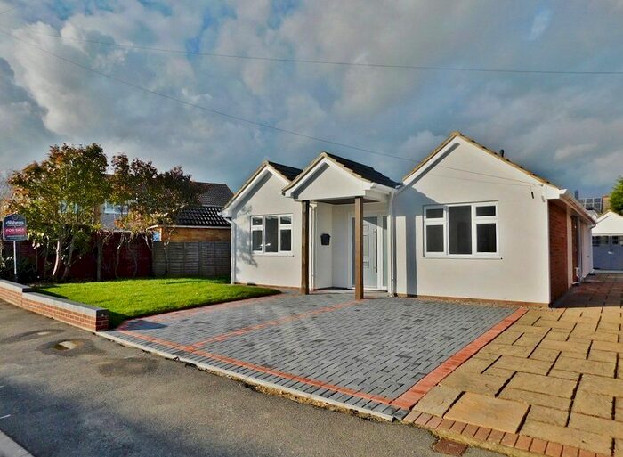 3 Bedroom Detached Bungalow For Sale In Berkeley Close, Hill Head, PO14