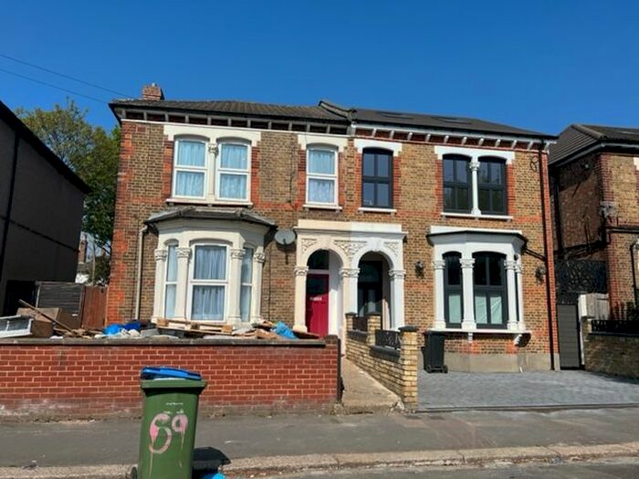 3 Bedroom Flat To Rent In Borthwick, Stratford London, E15