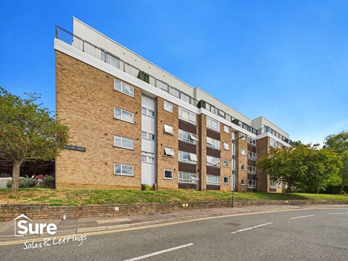 2 Bedroom Flat To Rent In Ashleigh Court, Solomons Hill, Rickmansworth, Hertfordshire, WD3