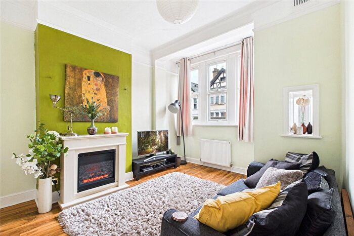 2 Bedroom Flat For Sale In Doverfield Road, London, SW2