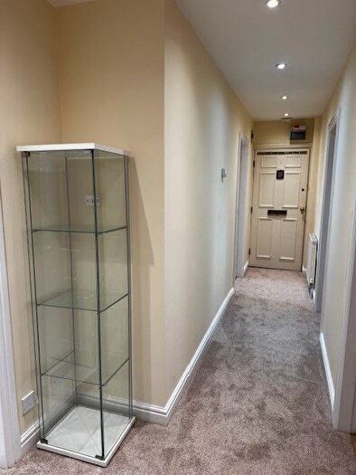 3 Bedroom Flat To Rent In Grange Wood Court, Leeds, West Yorkshire, LS16