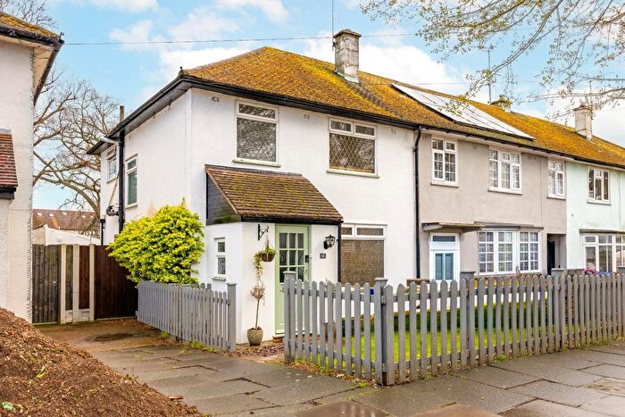 3 Bedroom End Of Terrace House For Sale In Broomfield Avenue, Leigh-On-Sea, SS9