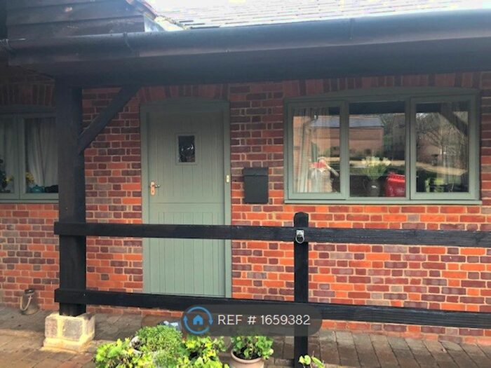 1 Bedroom Flat To Rent In Nightingales Lane, Chalfont St. Giles, HP8