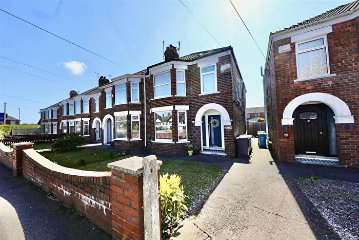 3 Bedroom Semi Detached House For Sale In Sutton Road, Hull, HU8