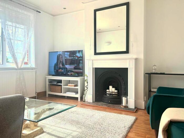 1 Bedroom Flat To Rent In Highfield Road, Northwood, HA6