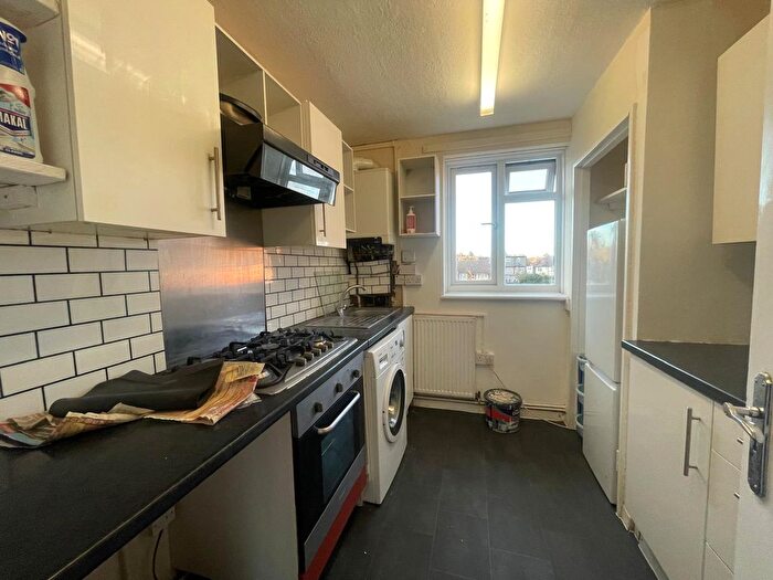 2 Bedroom Flat To Rent In Longwood Gardens, Ilford, IG5