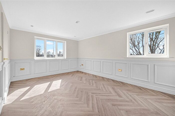 2 Bedroom Flat For Sale In Gandhi Close, Walthamstow, London, E17