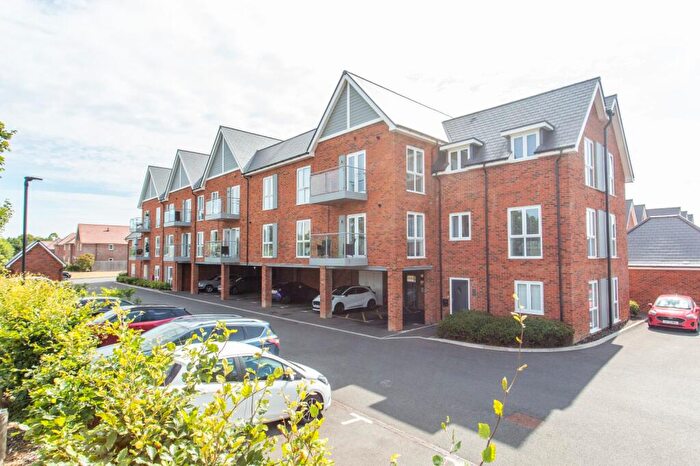 2 Bedroom Flat For Sale In Steel Close, Herne Bay, CT6