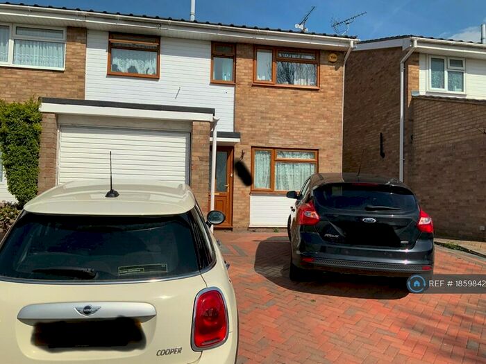 3 Bedroom Semi-Detached House To Rent In Rushleydale, Chelmsford, CM1